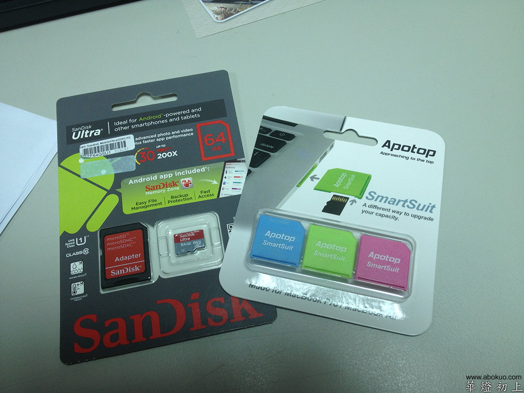 SmartSuit 本體（一組三個），與增加容量用的 micro SD 記憶卡。